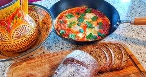 Shakshuka, Eier in Tomatensauce