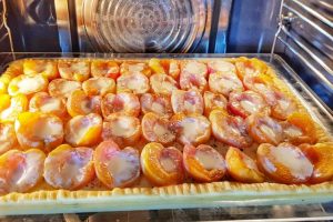 Glasierter Aprikosen Haselnuss Kuchen Rezept
